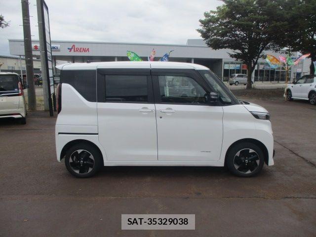 Nissan ROOX 2022-07 8831403-2