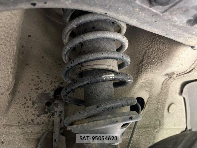 Nissan ROOX 2011-08 8850560-18