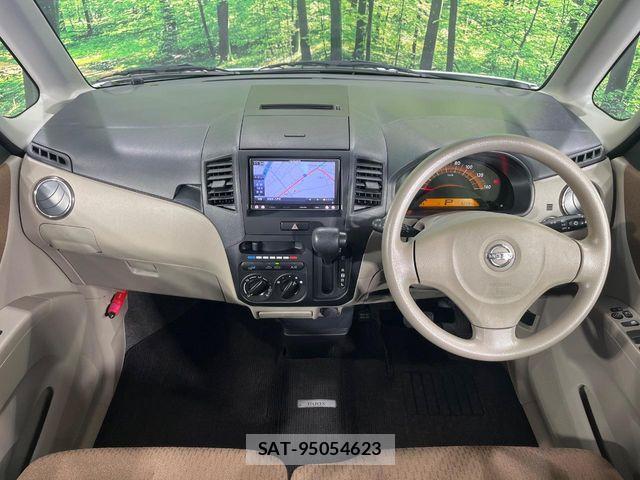 Nissan ROOX 2011-08 8850560-1