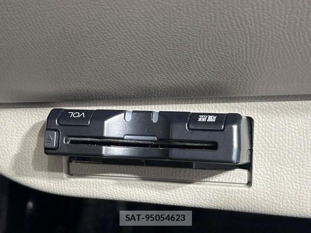 Nissan ROOX 2011-08 8850560-3