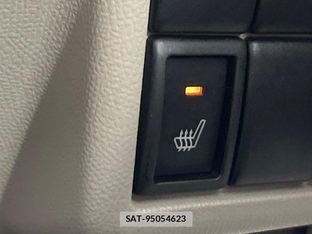 Nissan ROOX 2011-08 8850560-4