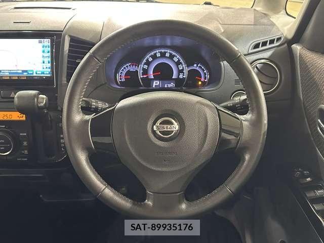 Nissan ROOX 2012-01 8849550-9
