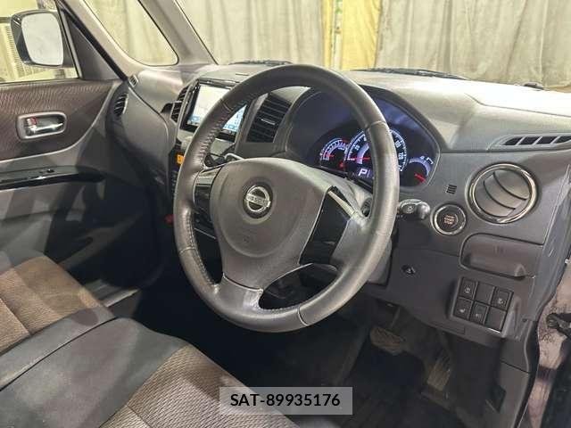 Nissan ROOX 2012-01 8849550-8