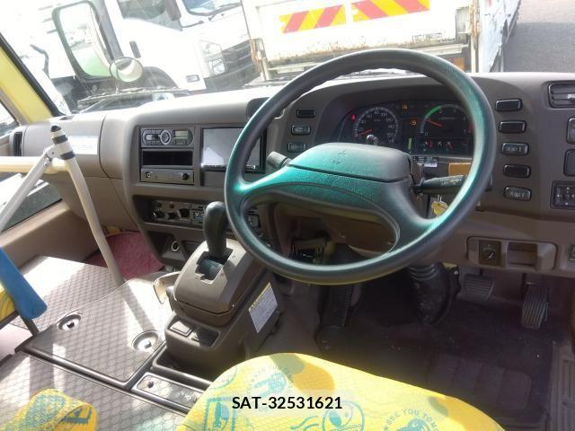 Mitsubishi ROSA 2016-09 3775692-3