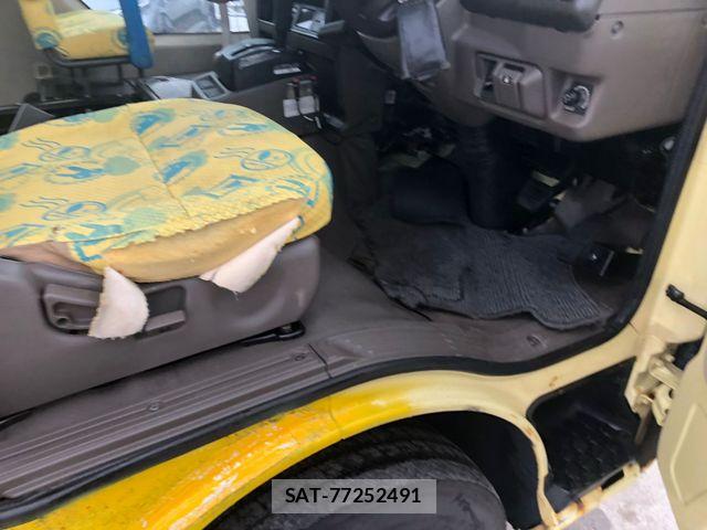 Mitsubishi ROSA 2010-09 7457486-5