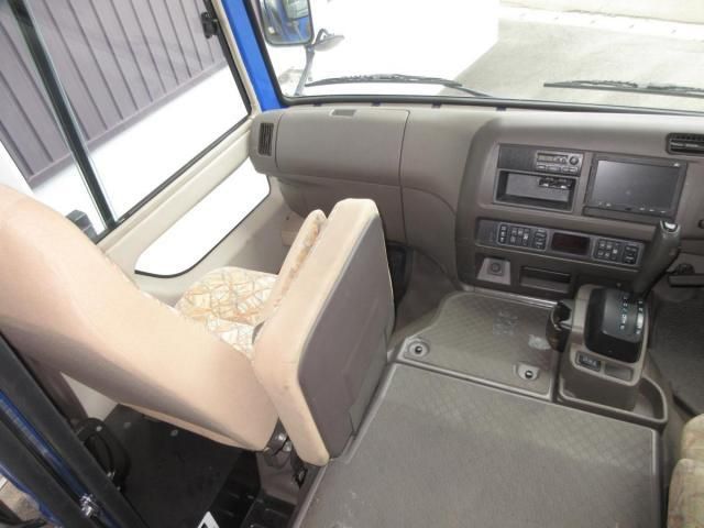 Mitsubishi ROSA 2011-04 7737891-24