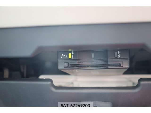 ROVER DEFENDER 2023-04 1828566-18