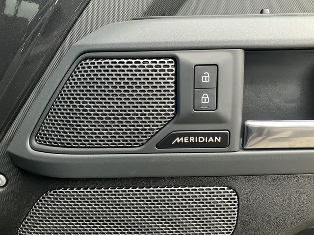 ROVER DEFENDER 2023-03 3682338-15