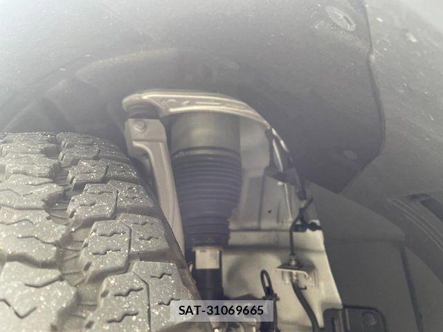 ROVER DEFENDER 2021-03 4372720-19