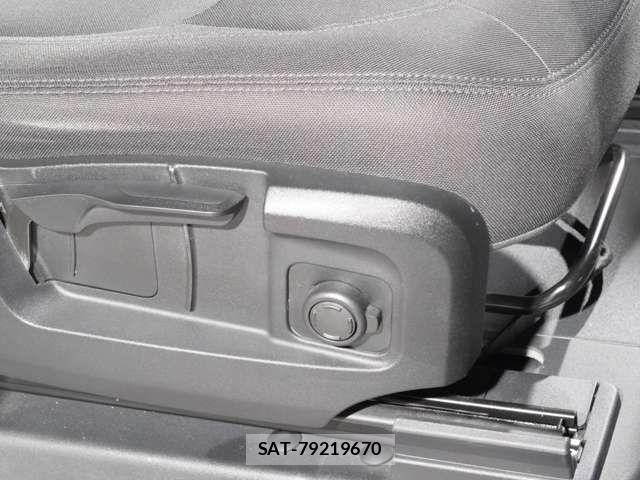 ROVER DEFENDER 2023-03 5877728-11
