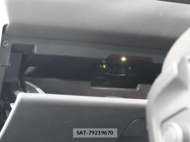 ROVER DEFENDER 2023-03 5877728-18