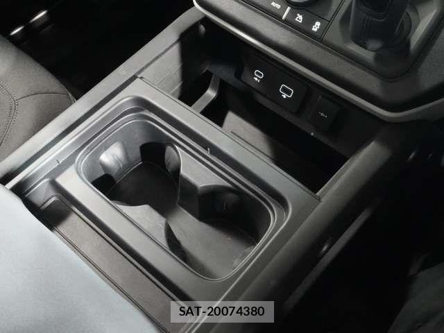 ROVER DEFENDER 2023-03 5877719-18