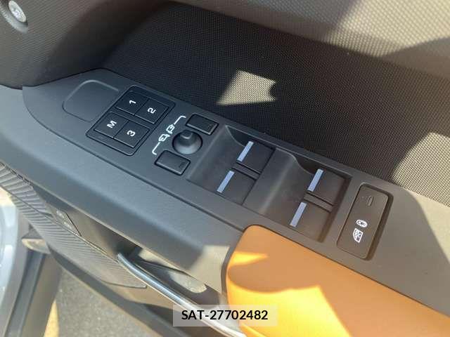 ROVER DEFENDER 2023-05 7060549-11