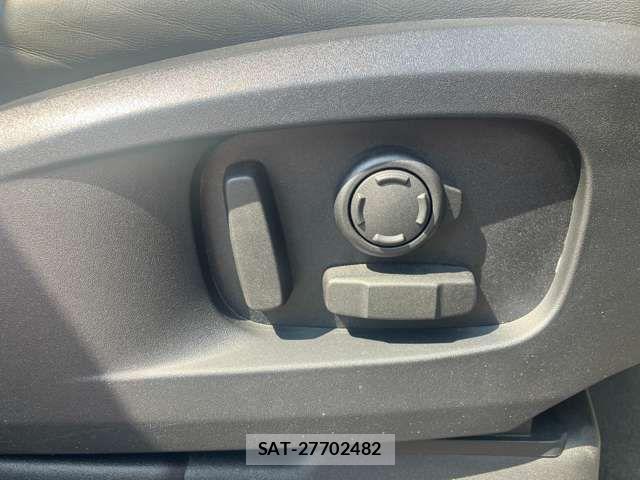 ROVER DEFENDER 2023-05 7060549-14