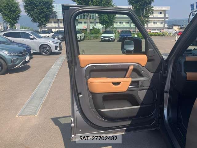 ROVER DEFENDER 2023-05 7060549-15