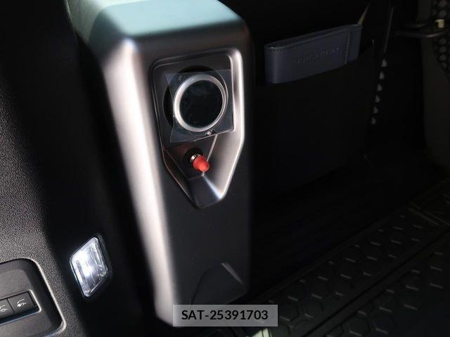 ROVER DEFENDER 2025-09 7216542-13