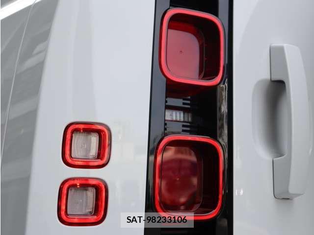 ROVER DEFENDER 2023-09 7224507-11