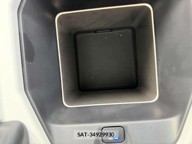 ROVER DEFENDER 2025-05 7619716-9