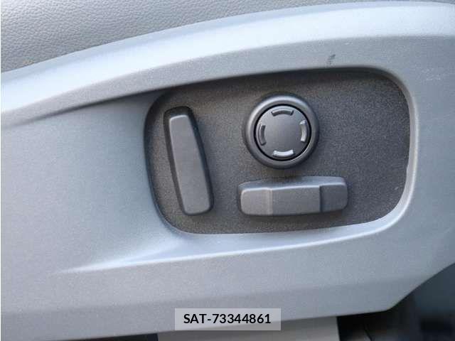 ROVER DEFENDER 2023-06 7619725-21
