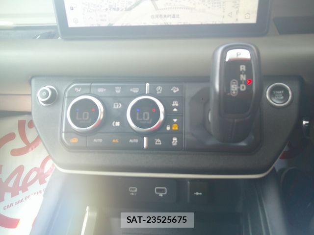 ROVER DEFENDER 2021-03 8132190-13