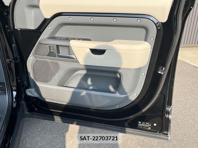 ROVER DEFENDER 2023-11 8146620-17