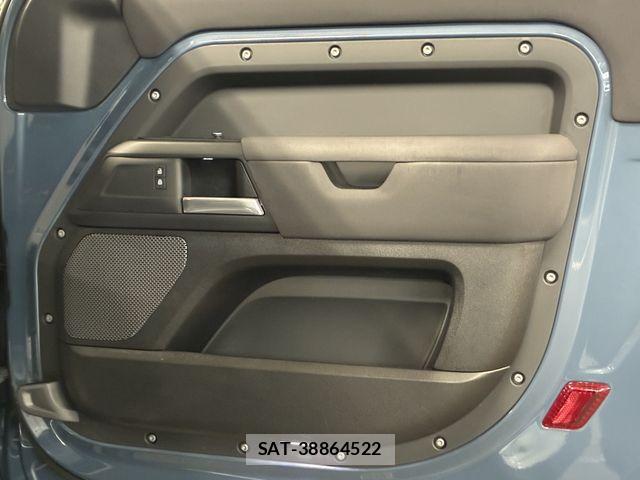ROVER DEFENDER 2022-08 8246579-16