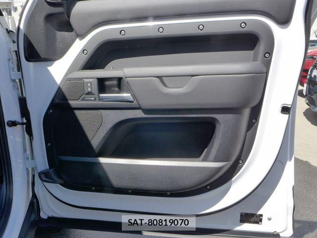 ROVER DEFENDER 2025-10 8414756-18