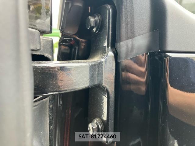 ROVER DEFENDER 2022-04 8666855-10