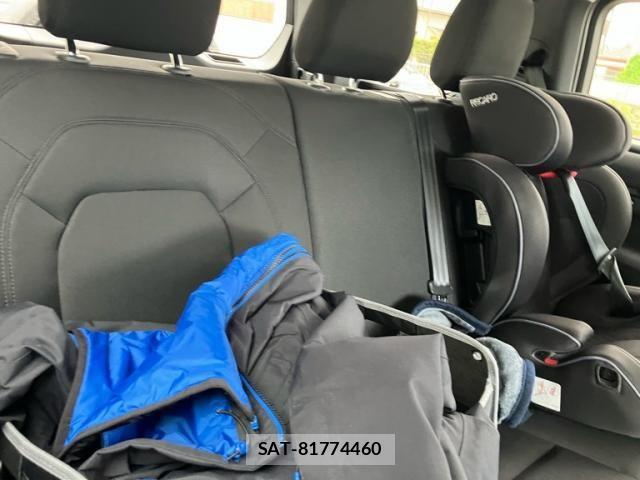 ROVER DEFENDER 2022-04 8666855-16