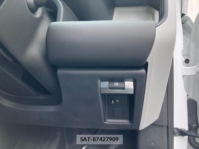 ROVER DEFENDER 2023-12 8850562-16