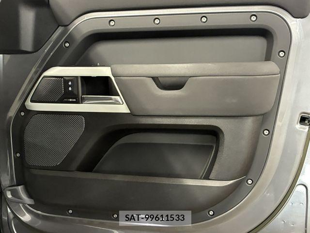 ROVER DEFENDER 2023-09 8881961-17