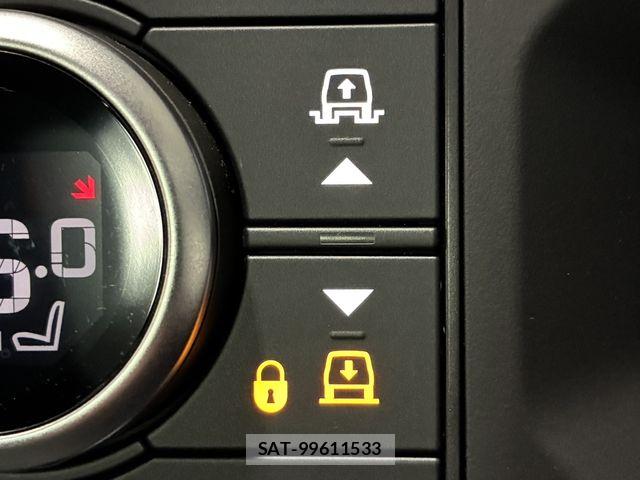 ROVER DEFENDER 2023-09 8881961-28