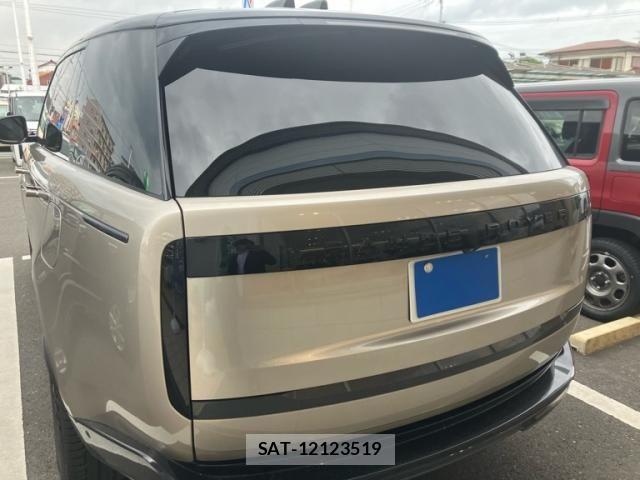 ROVER RANGE ROVER 2023-10 8038041-3