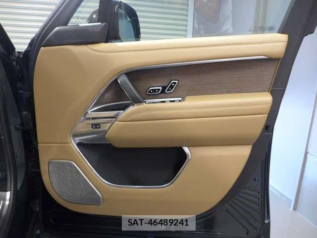 ROVER RANGE ROVER 2025-11 8368521-17