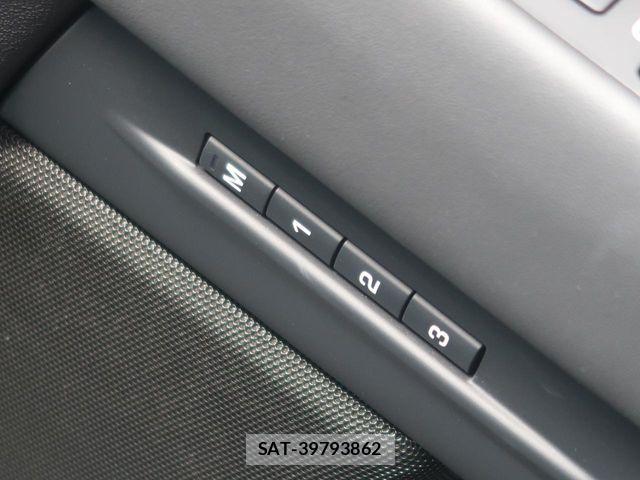ROVER RANGE ROVER 2025-03 7060557-6
