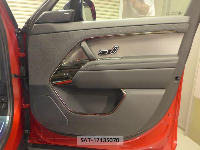 ROVER RANGE ROVER 2025-12 8414778-9
