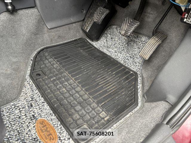 Mitsubishi RVR 1993-04 7393940-9