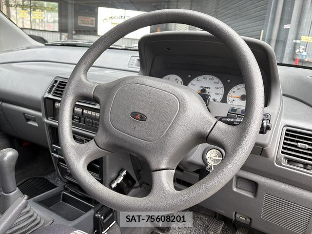 Mitsubishi RVR 1993-04 7393940-8