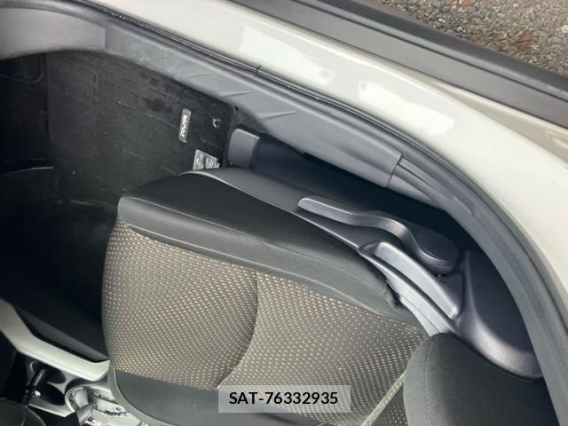 Mitsubishi RVR 2013-09 8038068-12