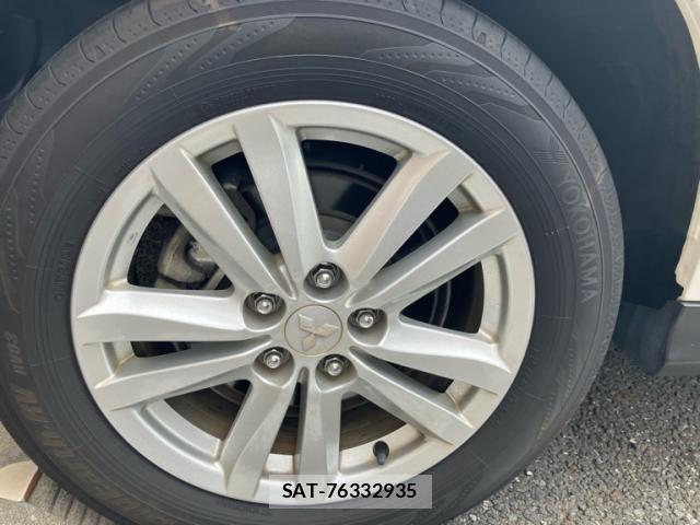 Mitsubishi RVR 2013-09 8038068-6
