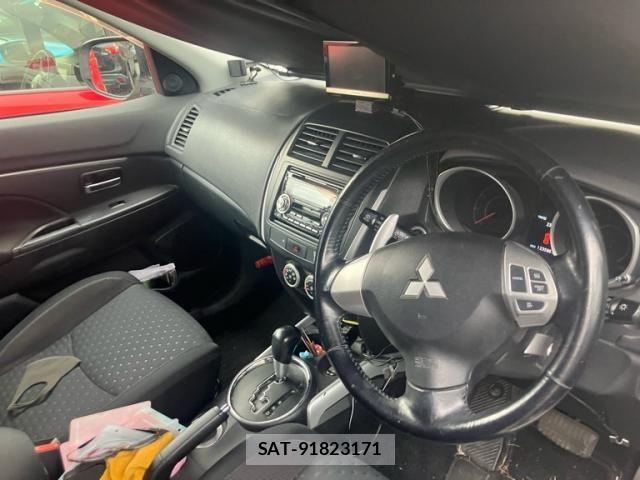 Mitsubishi RVR 2010-09 8414798-17