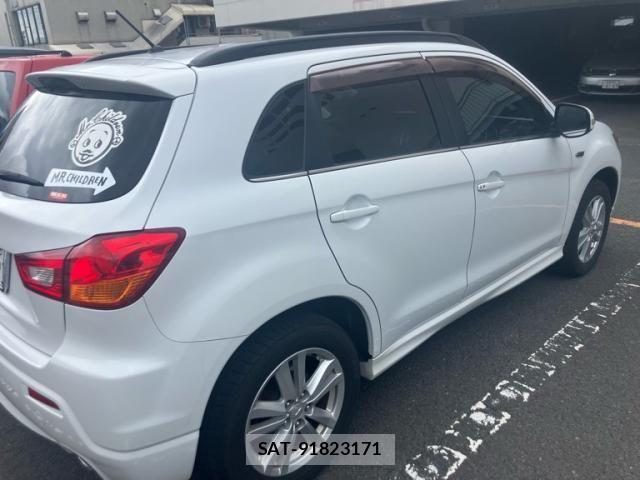 Mitsubishi RVR 2010-09 8414798-4