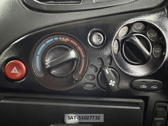 Mazda RX-7 1995-04 8414802-12