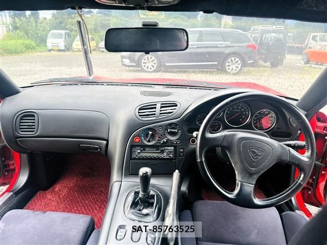 Mazda RX-7 1992-04 8661391-14