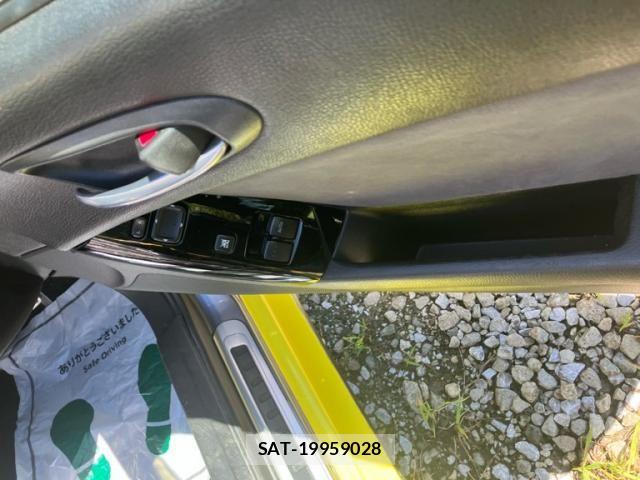 Mazda RX-8 2003-10 8831422-12