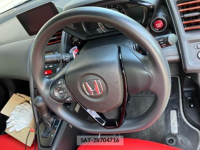 Honda S660 2018-06 8372153-11