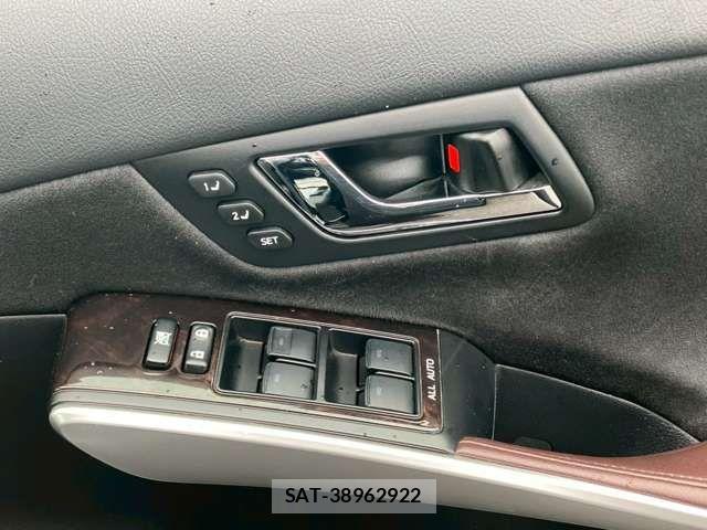 Toyota SAI 2016-08 6642452-4