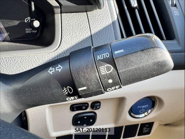 Toyota SAI 2014-02 6817073-26