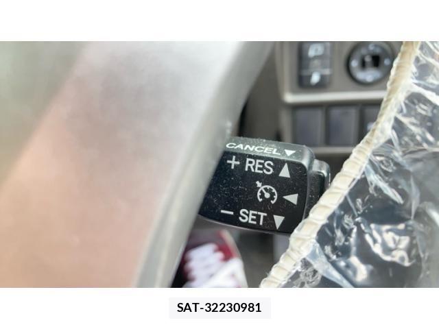 Toyota SAI 2013-12 8038079-16