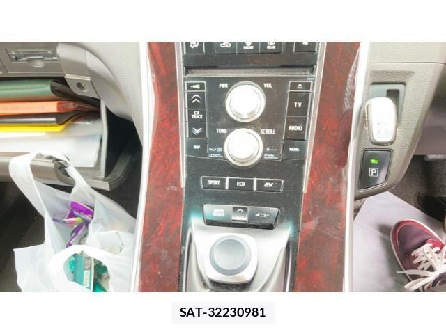 Toyota SAI 2013-12 8038079-21